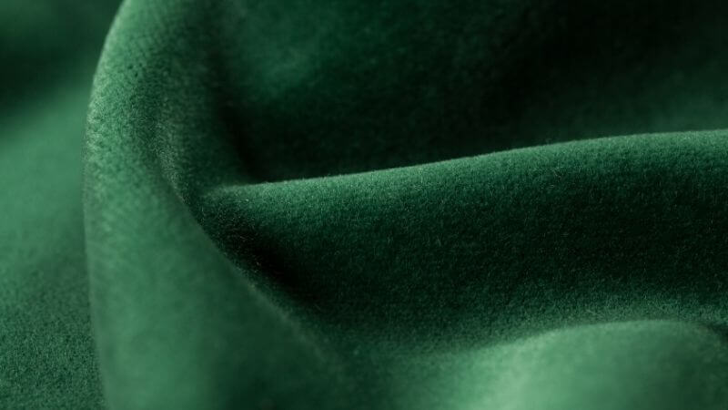 Nettoyage doux sur tissu velours de fauteuil — tapissier à Troyes
